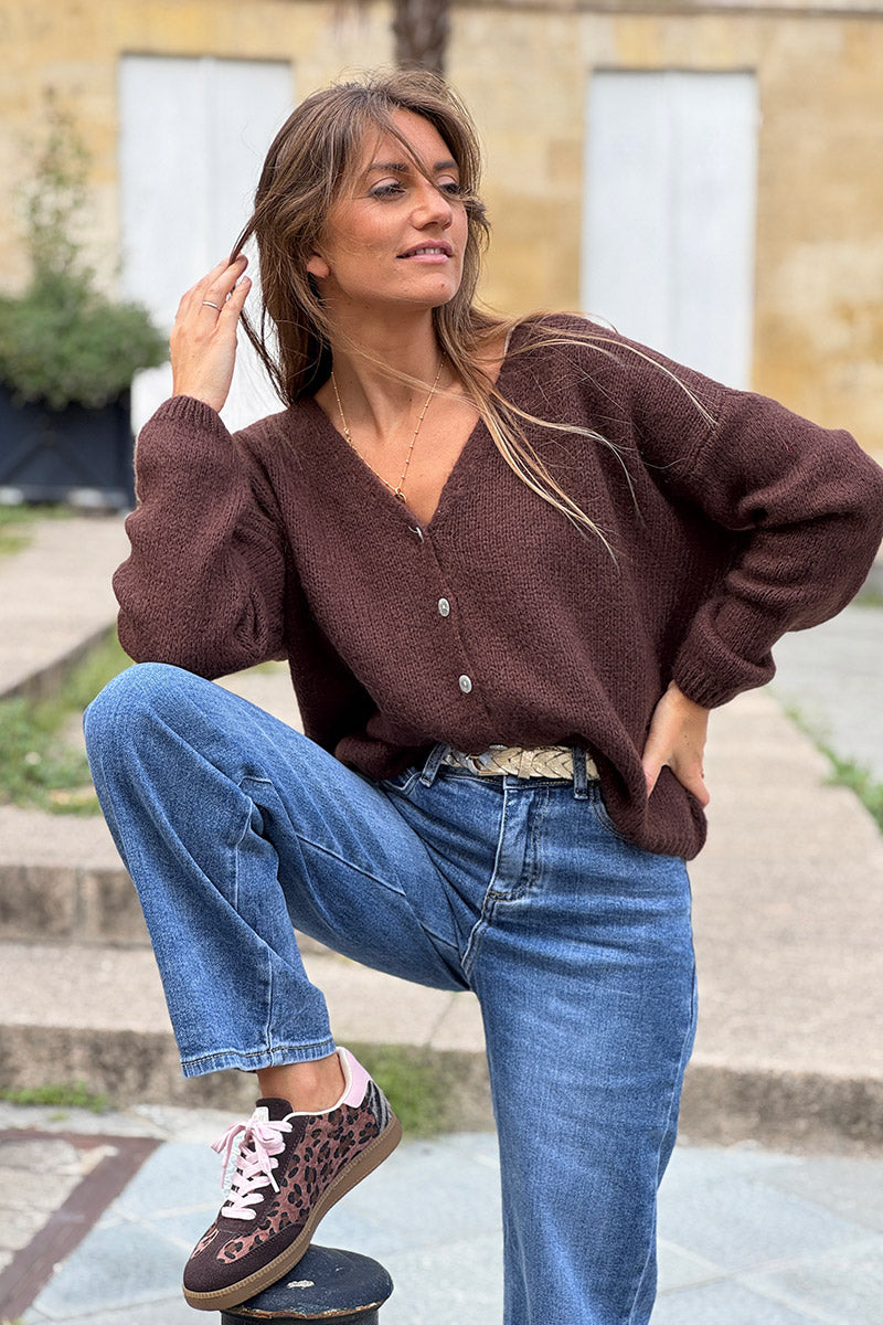 Gilet uni marron chocolat en maille petits boutons nacrés