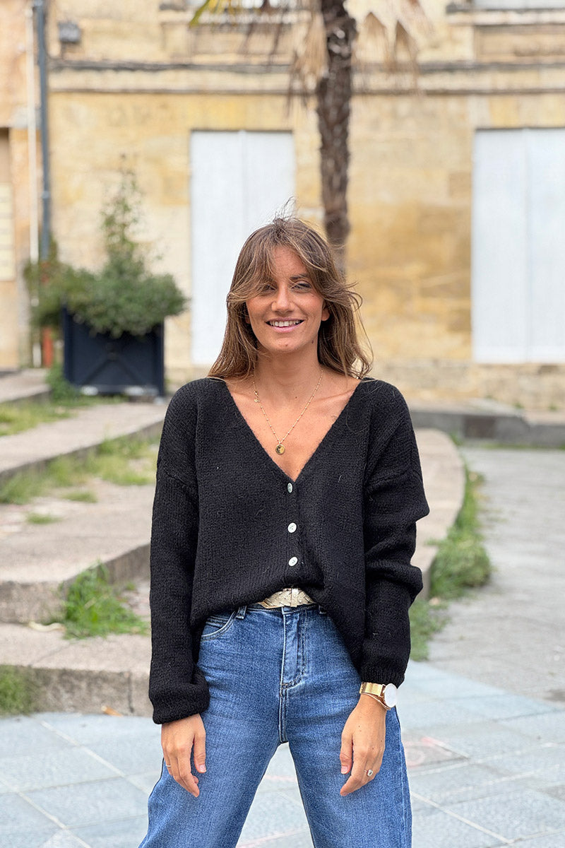Gilet uni noir en maille petits boutons nacrés