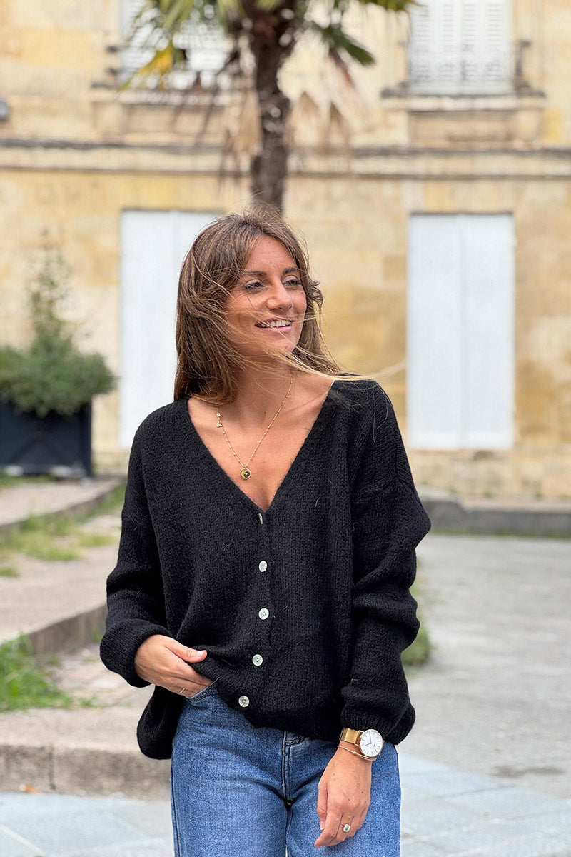 Gilet uni noir en maille petits boutons nacrés