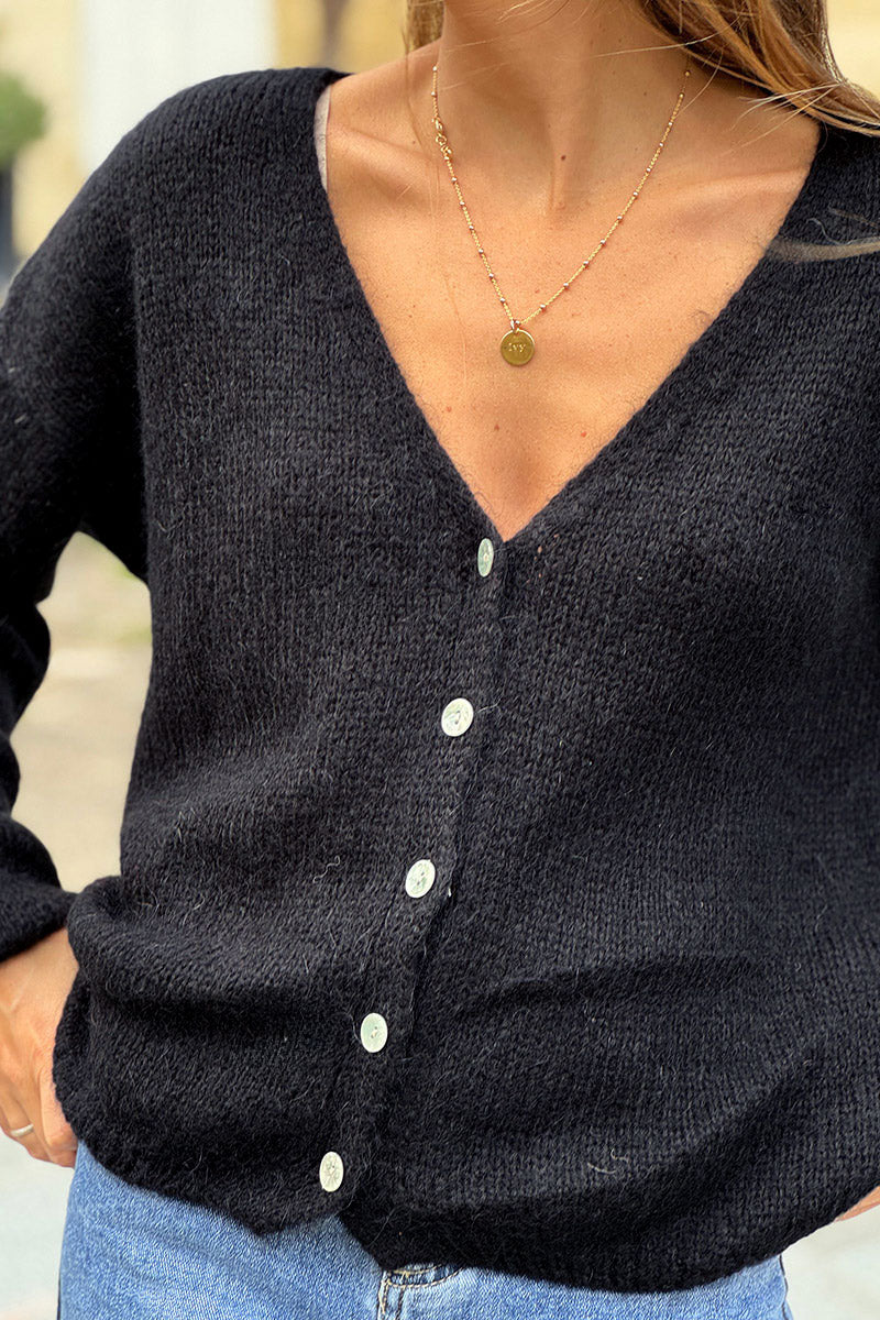 Gilet uni noir en maille petits boutons nacrés