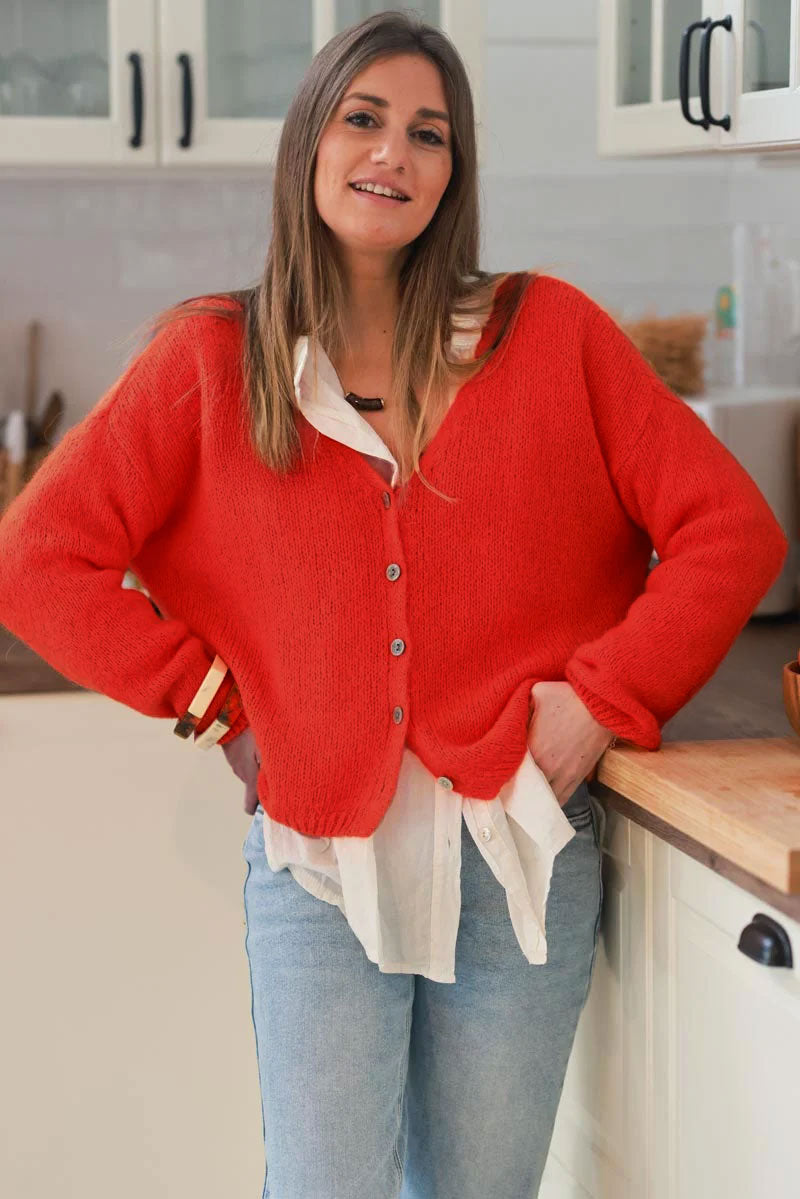 Gilet uni brique en maille avec petits boutons nacrés