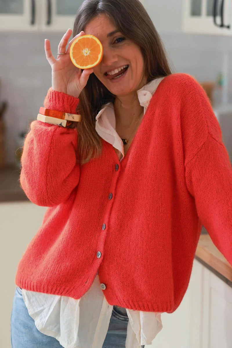 Gilet uni brique en maille avec petits boutons nacrés