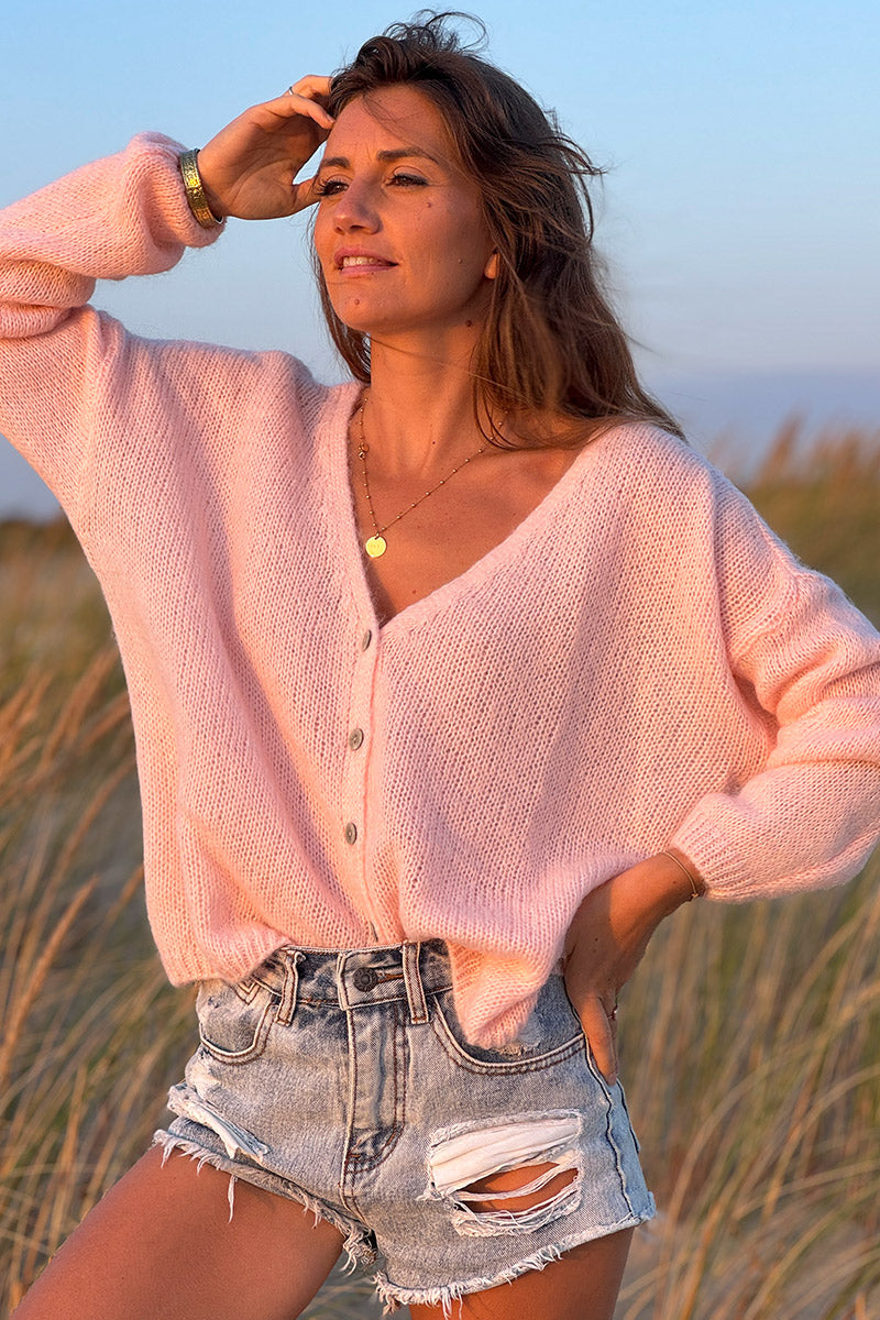 Gilet uni rose pâle en maille petits boutons nacrés