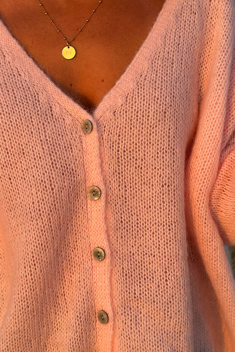 Gilet uni rose pâle en maille petits boutons nacrés