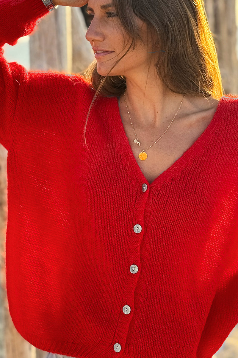 Gilet uni rouge en maille petits boutons nacrés