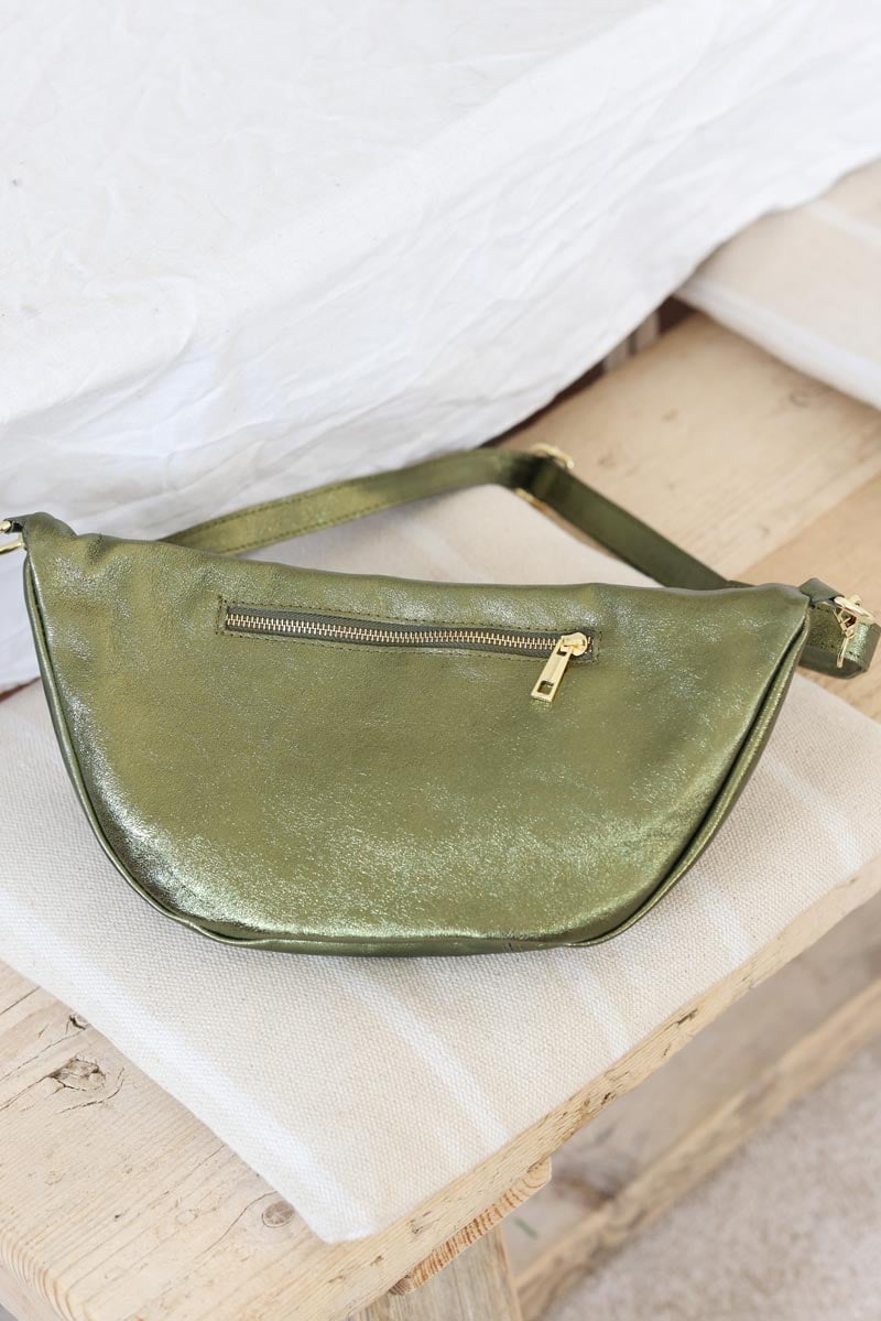 Grand sac banane cuir kaki brillant h004 (1)