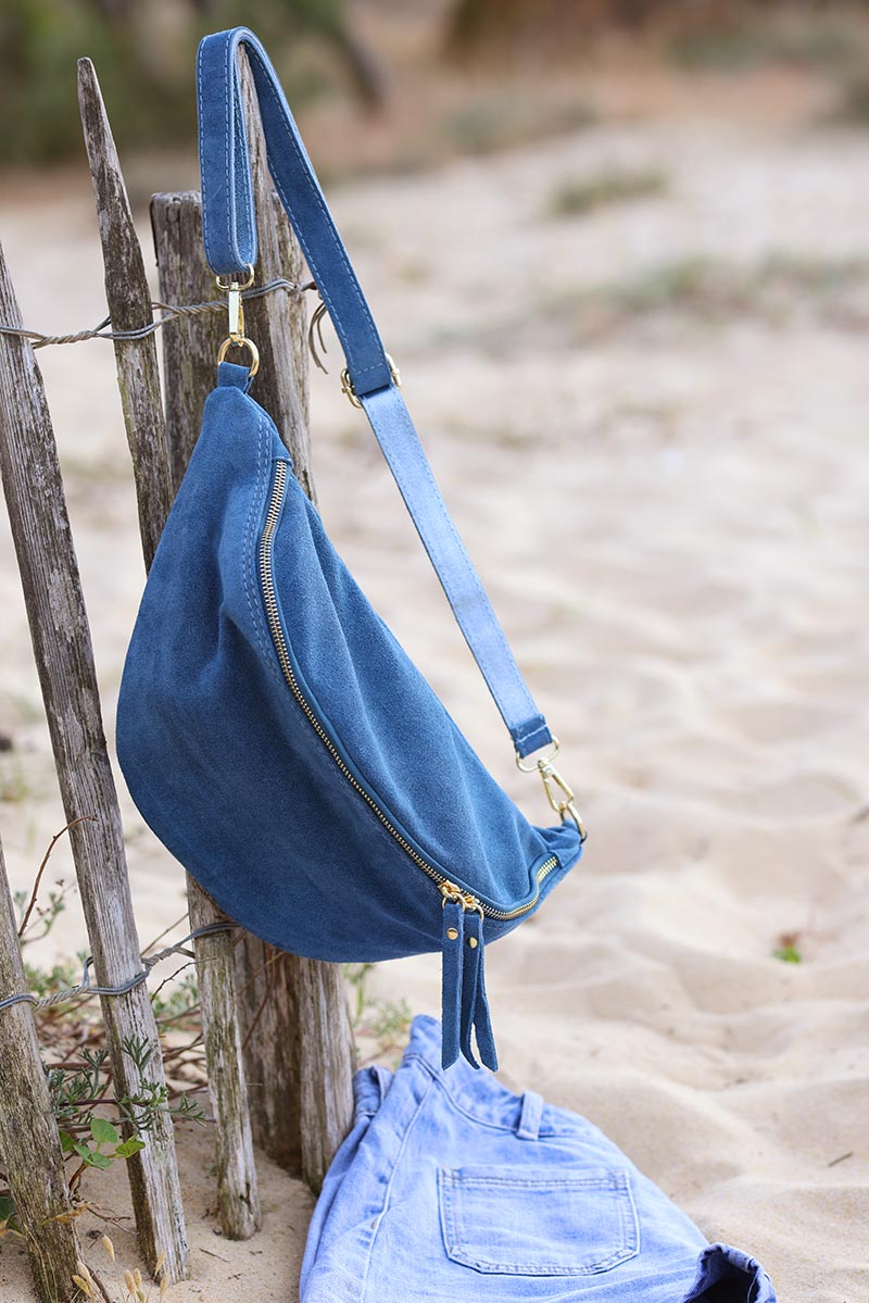 Grand sac banane en cuir velours bleu Horizons Lointains