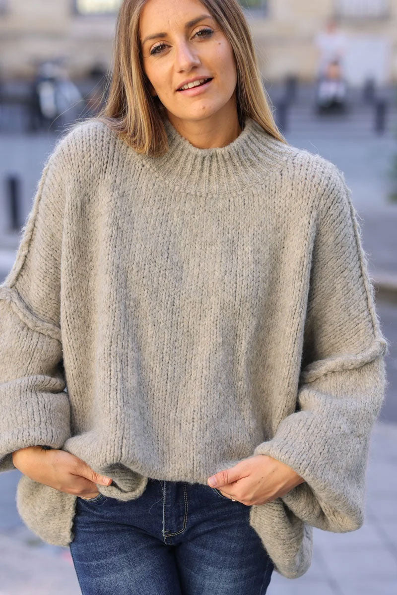 Gros pull large beige en maille chaude couture apparente