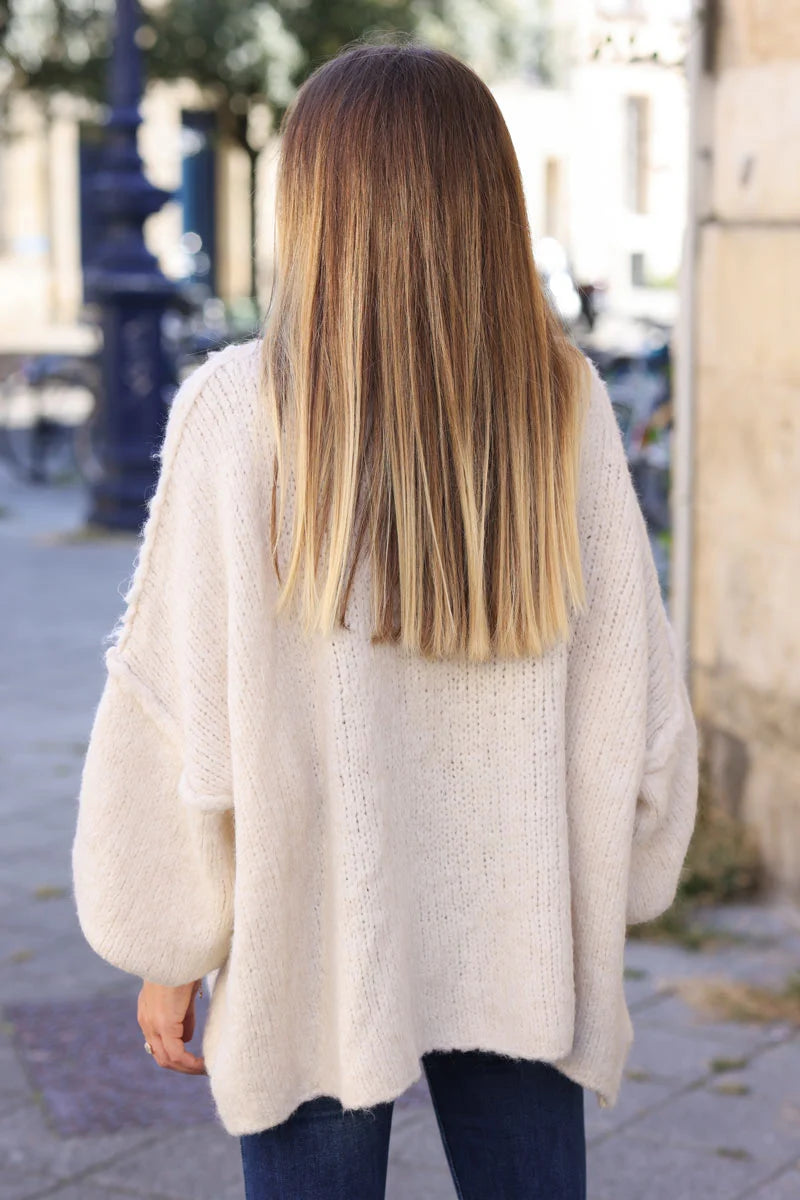 Gros pull large écru en maille chaude couture apparente