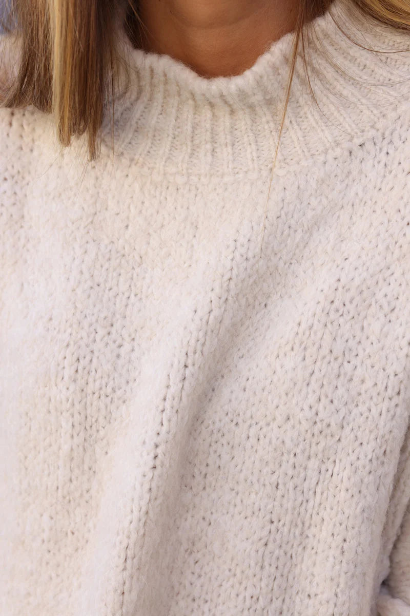Gros pull large écru en maille chaude couture apparente