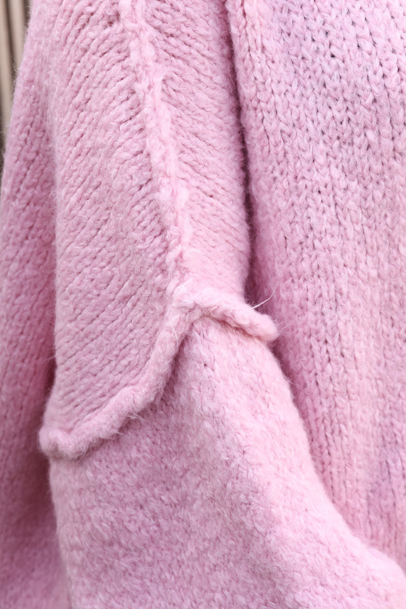 Gros pull large rose poudré en maille chaude couture apparente