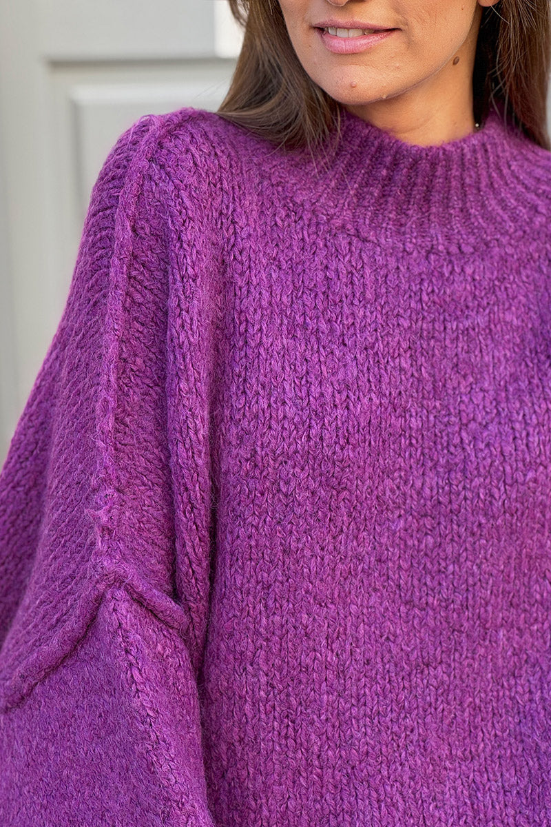 Gros pull large violet en maille chaude couture apparente