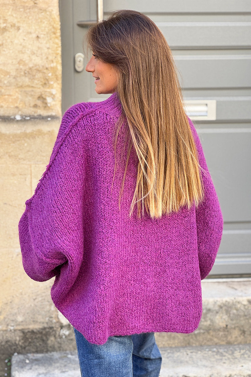 Gros pull large violet en maille chaude couture apparente