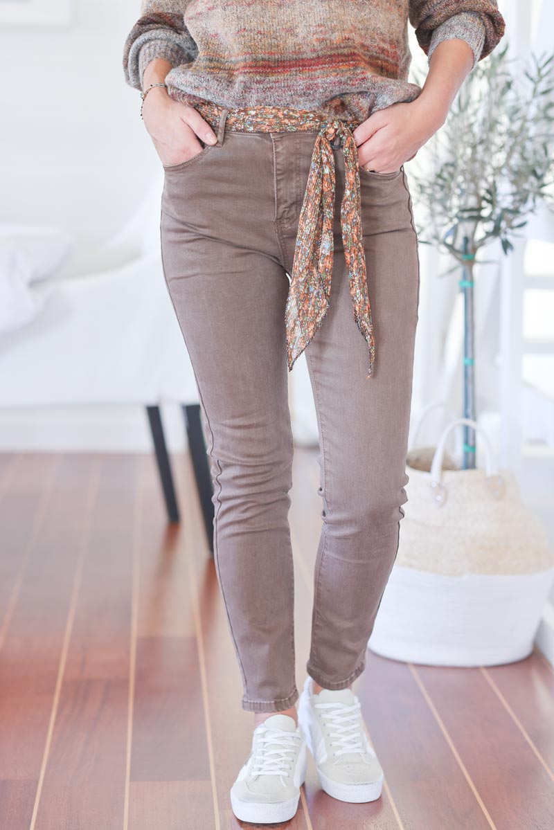 Jean basique chocolat ceinture florale avec dore e185 (1)