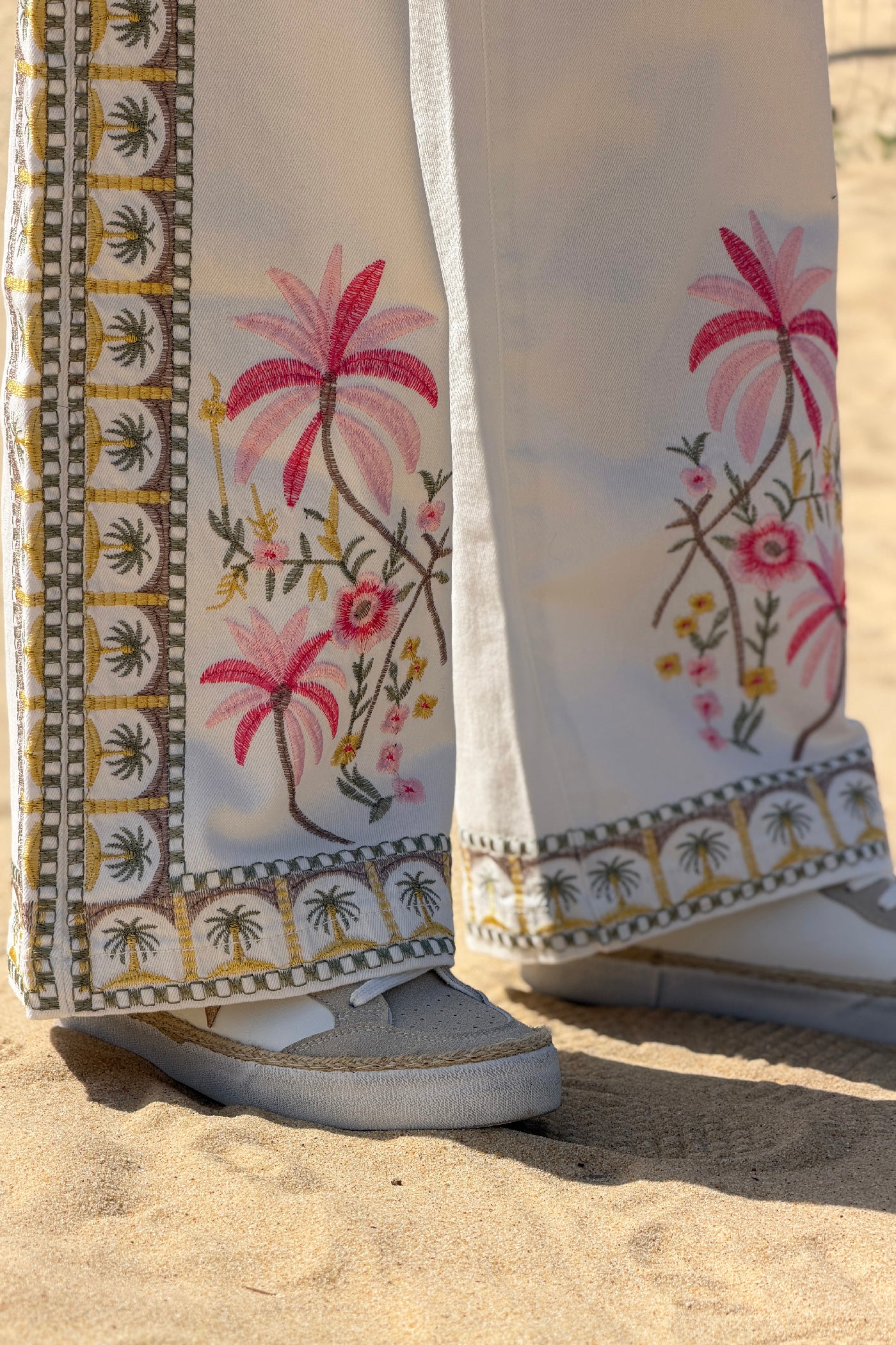 White Embroidered Tropical Border Print Wide-Leg Jeans