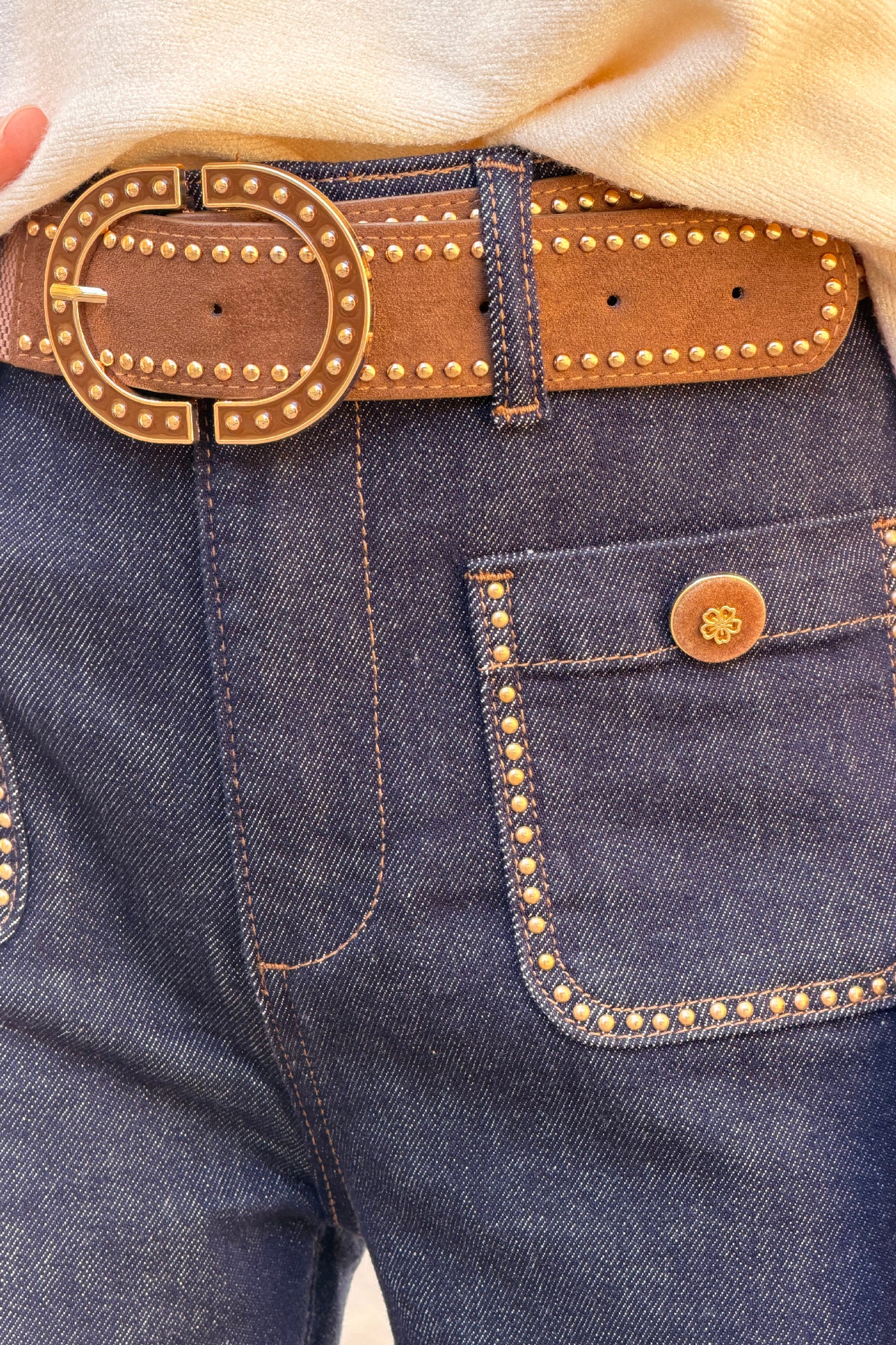 Jean brut wide leg poches plaquées détails clous avec ceinture velours