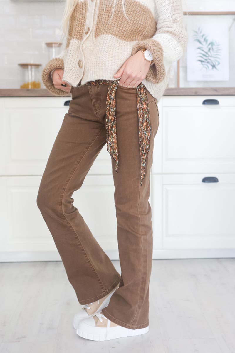 Jean chocolat coupe flare ceinture imprime E186 (1)