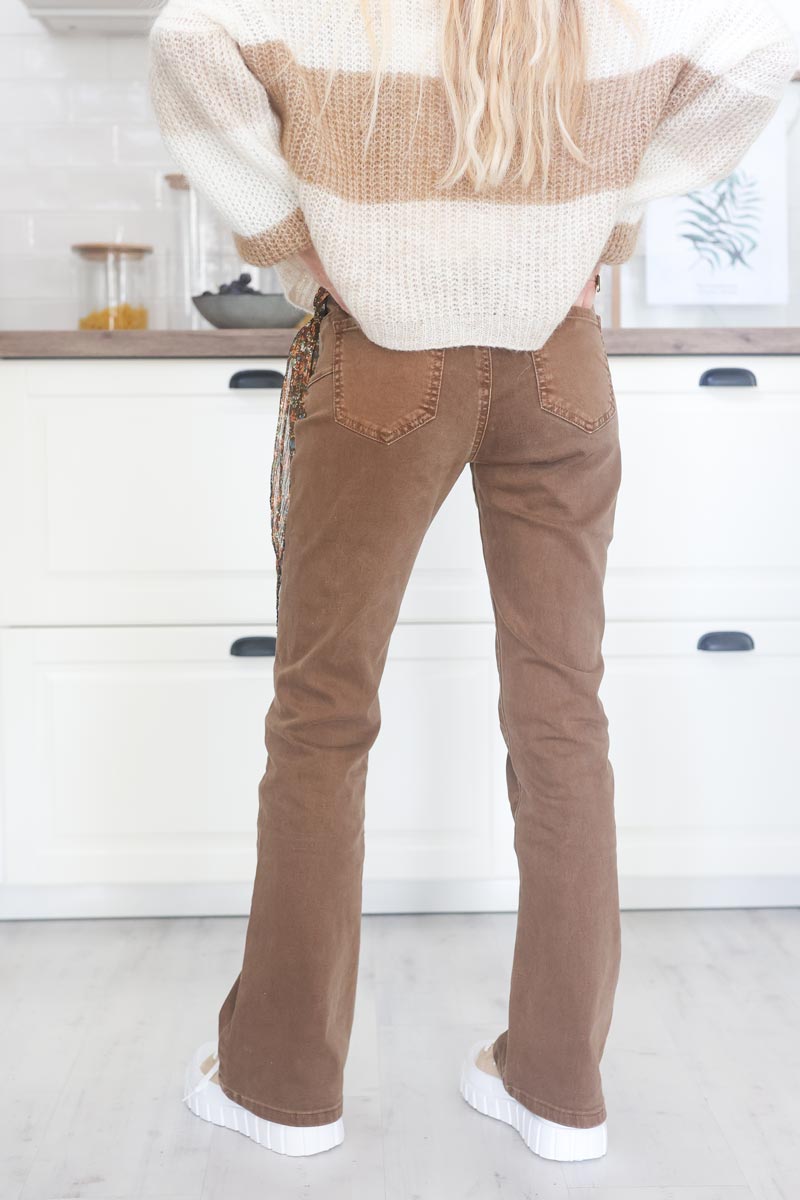 Jean chocolat coupe flare ceinture imprime E186 (1)