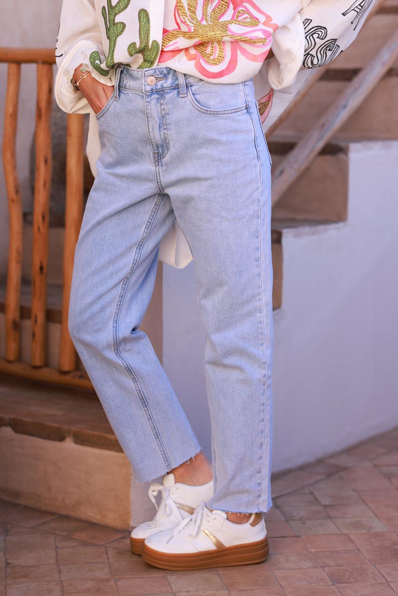 Jean délavage clair coupe droite détail cropped