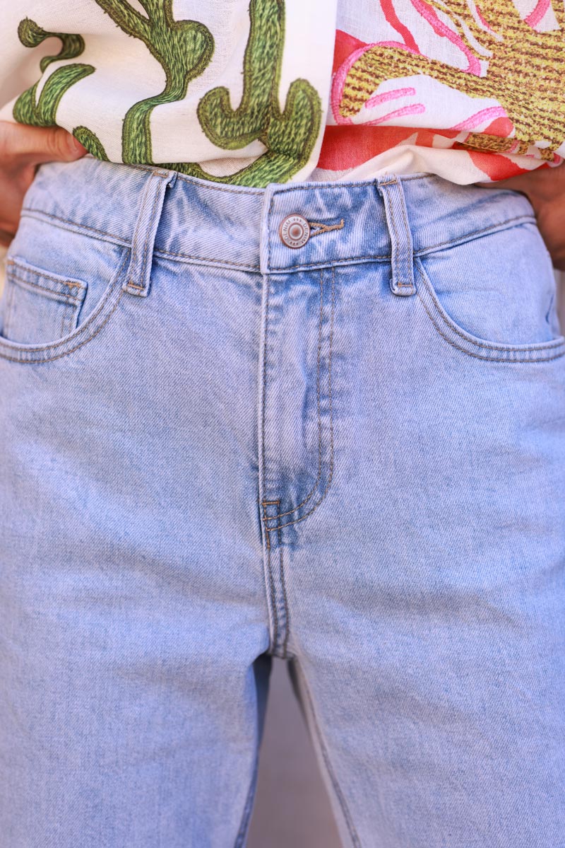 Jean délavage clair coupe droite détail cropped