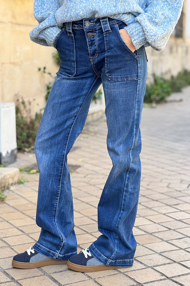Jean délavé droit légèrement évasé poches plaquées double boutons