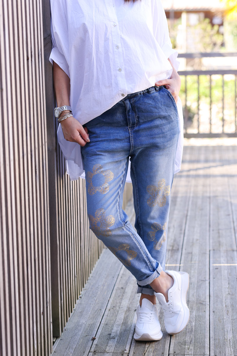Mid-washed comfort stretch jeans with gold metallic flower print