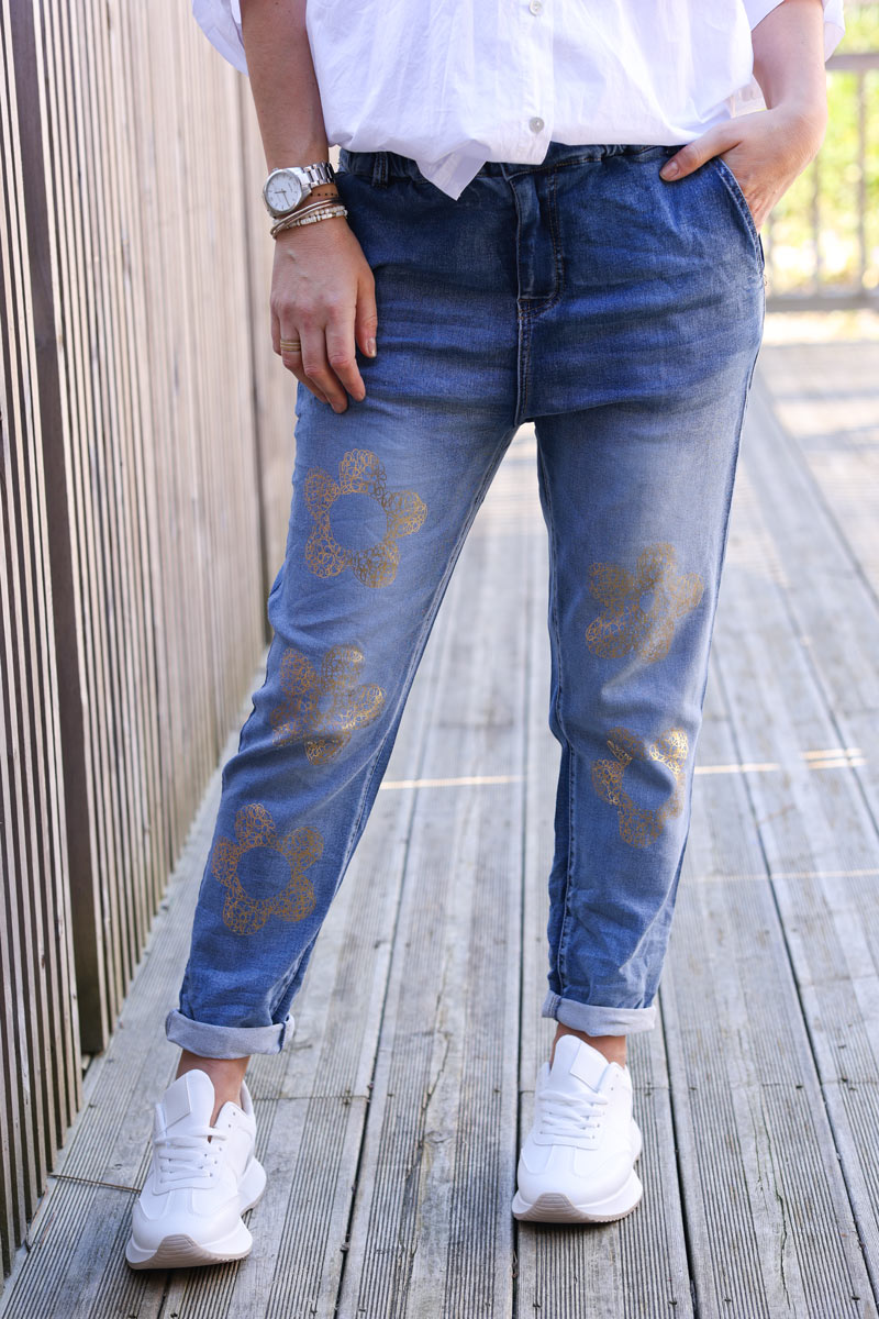 Mid-washed comfort stretch jeans with gold metallic flower print