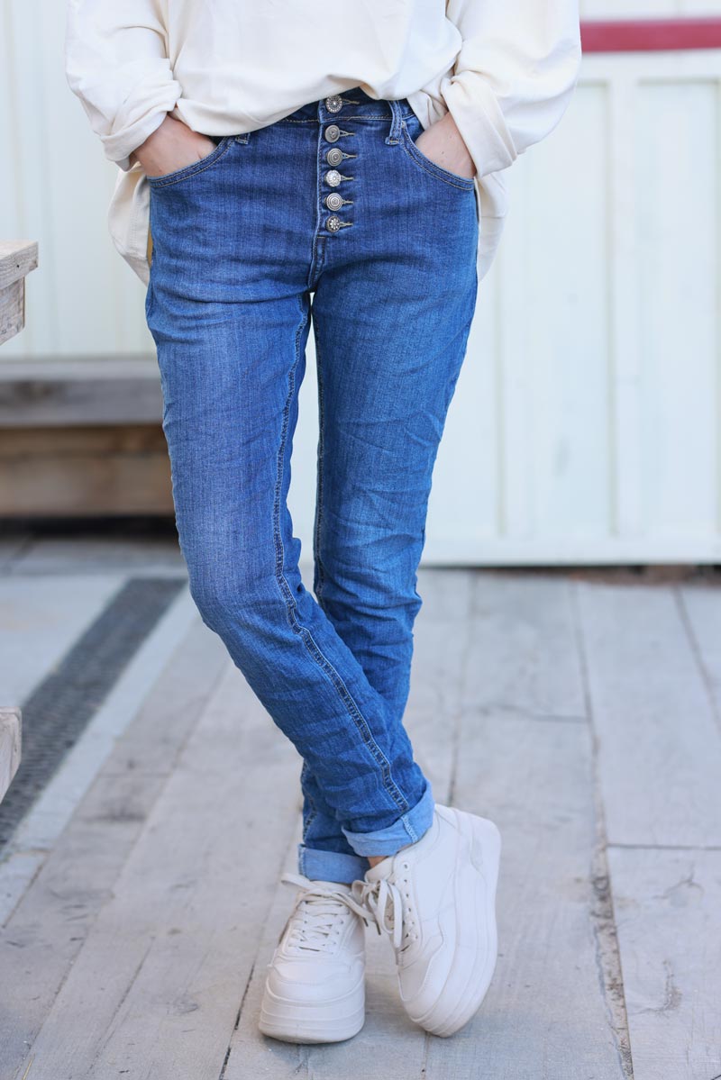 Jean délavé slim boutons originaux fantaisie et strass