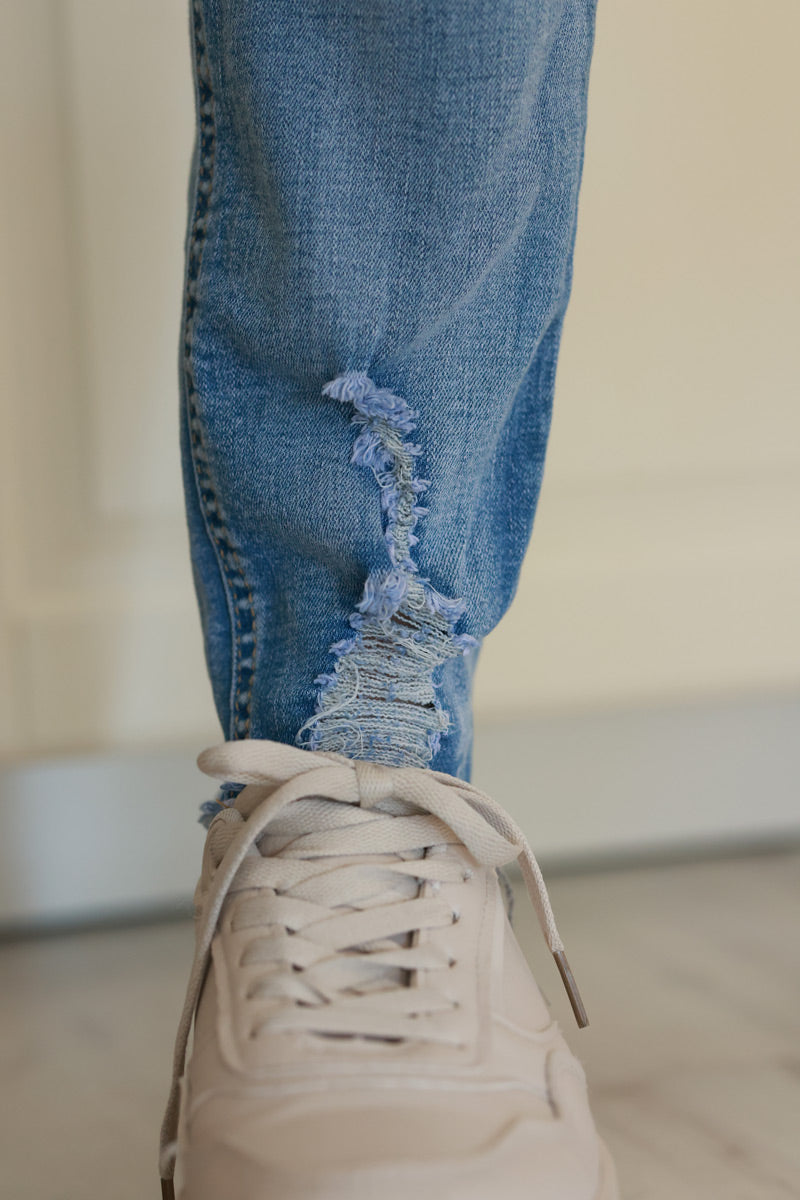 Jean délavé slim effet usé déchiré genou et chevilles