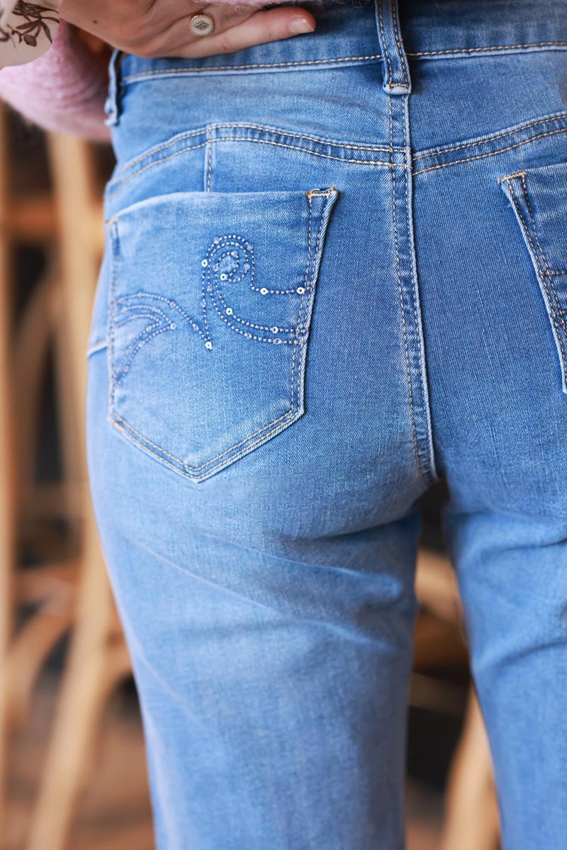 Jean délavé stretch coupe slim effet push up broderie poches