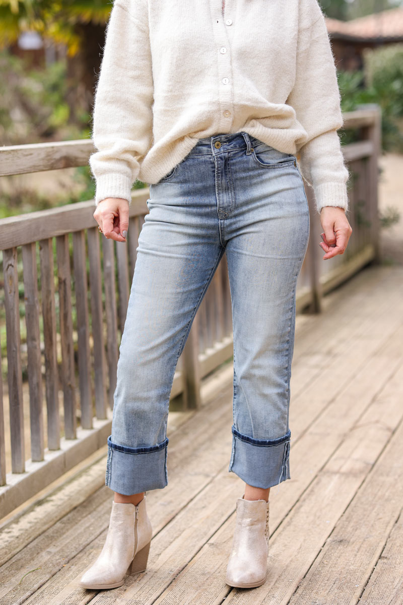 Washed denim blue jeans with a wide leg cut