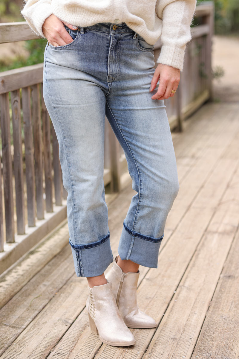 Washed denim blue jeans with a wide leg cut