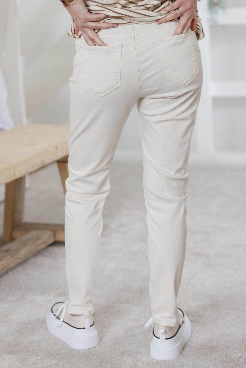 Jean ecru slim et stretch fendu a la cheville H011 (1)