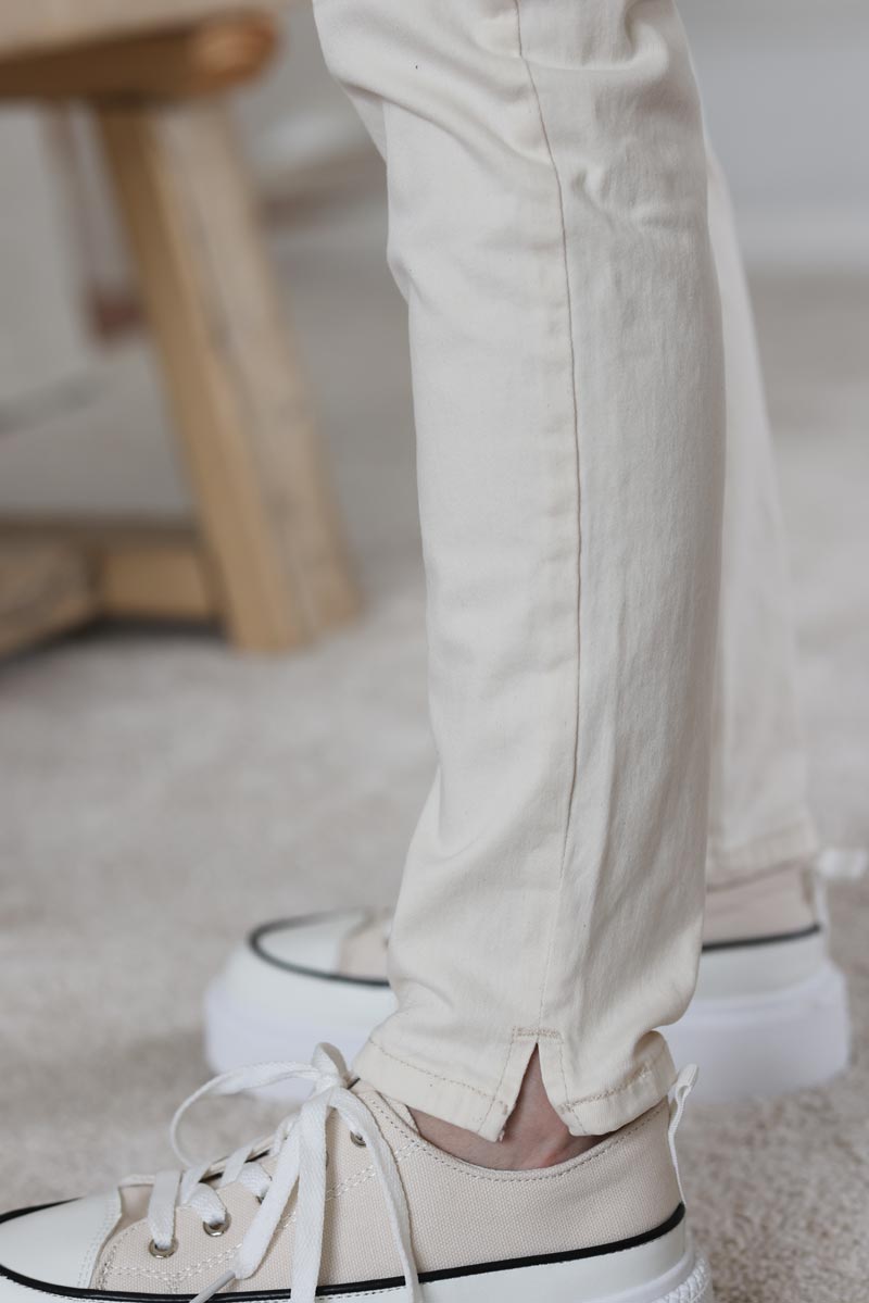 Jean ecru slim et stretch fendu a la cheville H011 (1)v