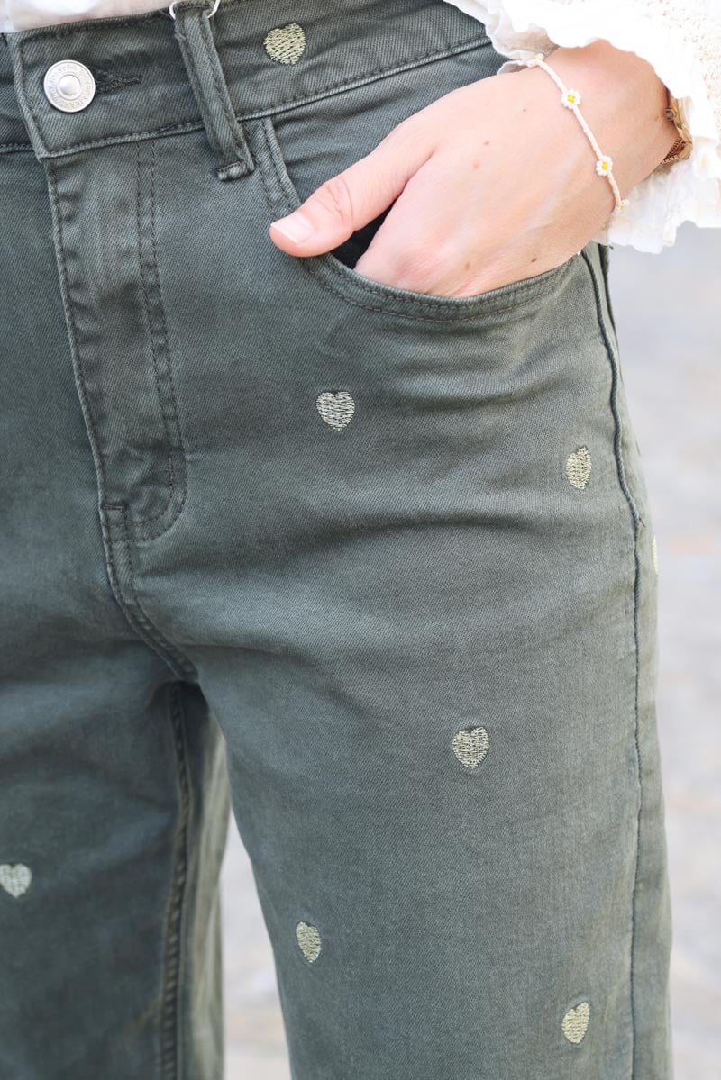 Jean kaki coupe boyfriend broderie coeur h169 (1)
