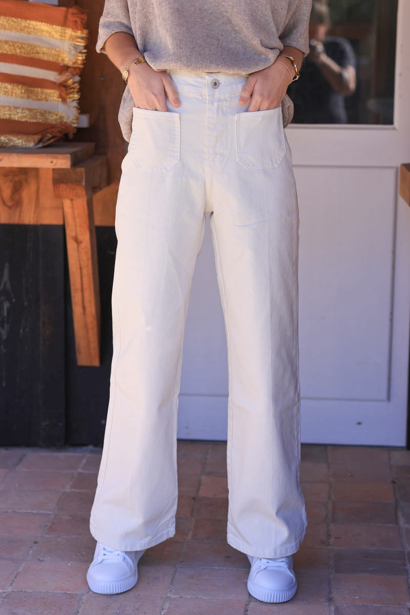 Jean large et flare blanc cassé poches plaquées