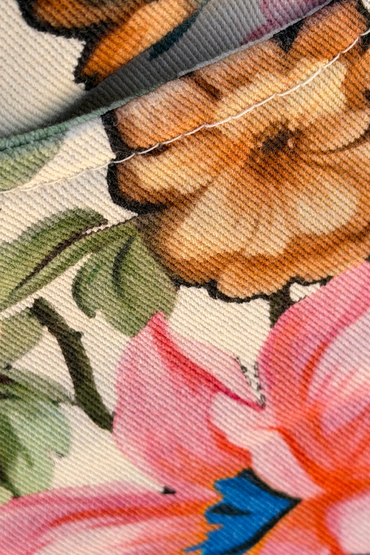 Jean large wide leg beige avec finitions petites franges et motif fleurs colorées