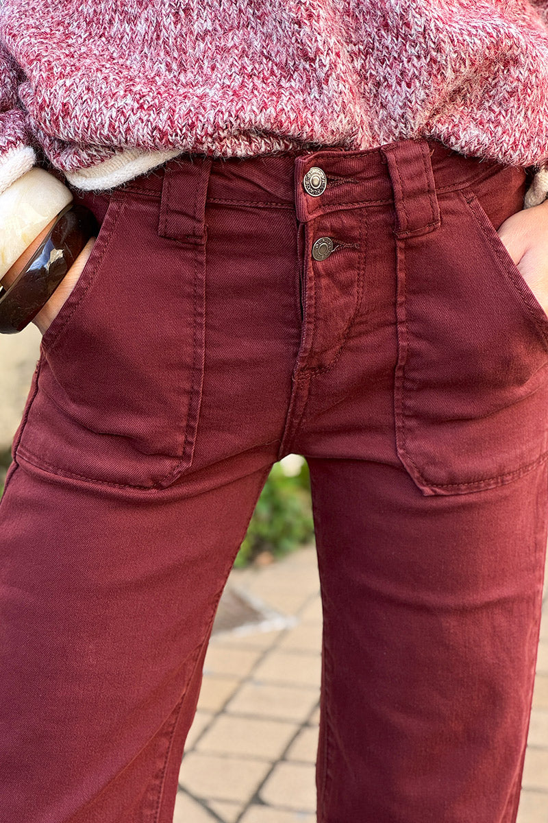 Jean lie de vin droit légèrement évasé poches plaquées double boutons