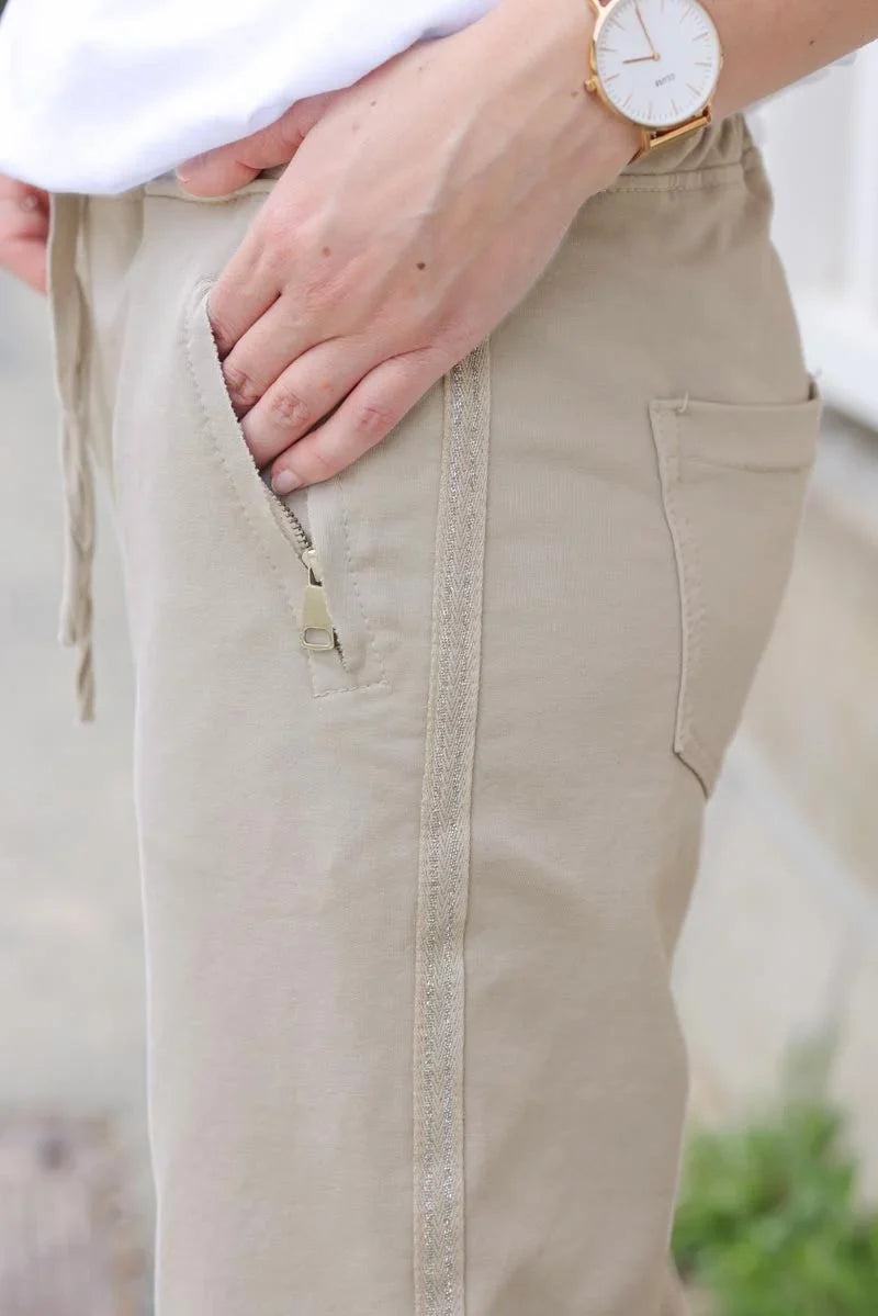 Jogging confort beige foncé ceinture élastique liseré brillant sur les cotés