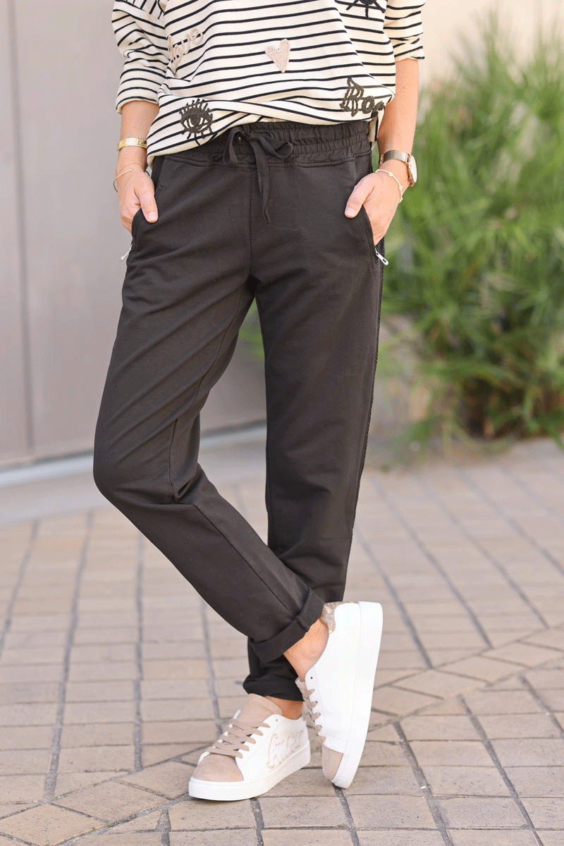 Jogging marron en coton ceinture élastique et poches zips liseré broderie chevrons