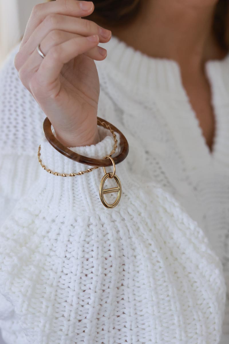 Jonc double résine écaille et torsade dorée avec pendentif