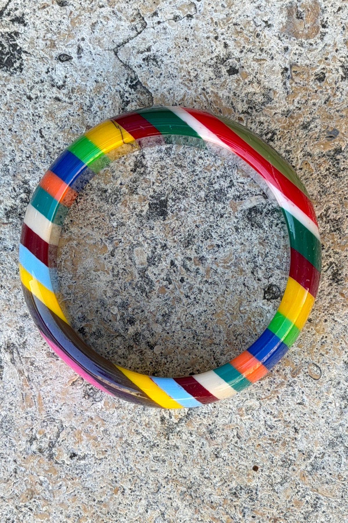 Jonc en résine motif multicolore aléatoire