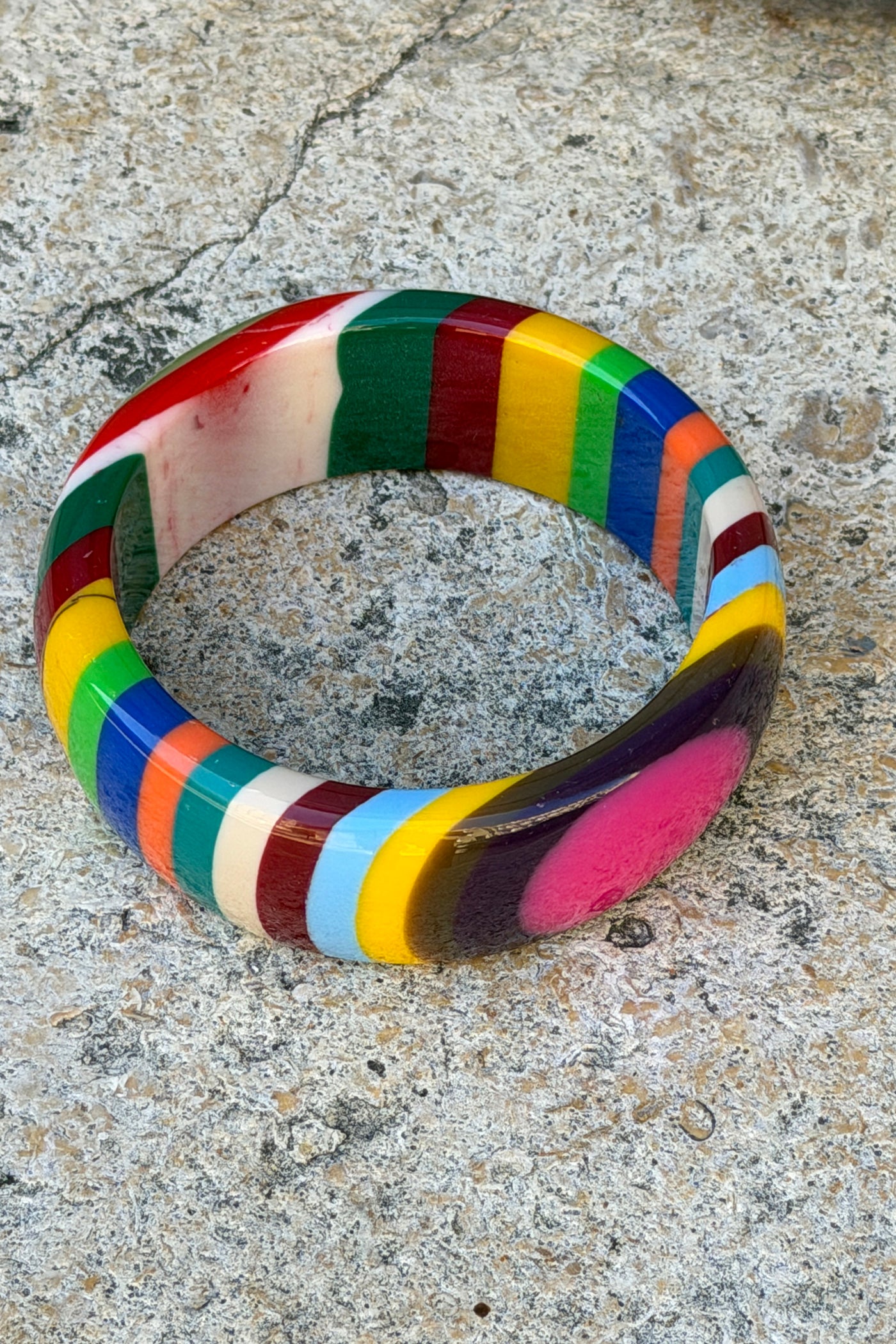 Jonc en résine motif multicolore aléatoire