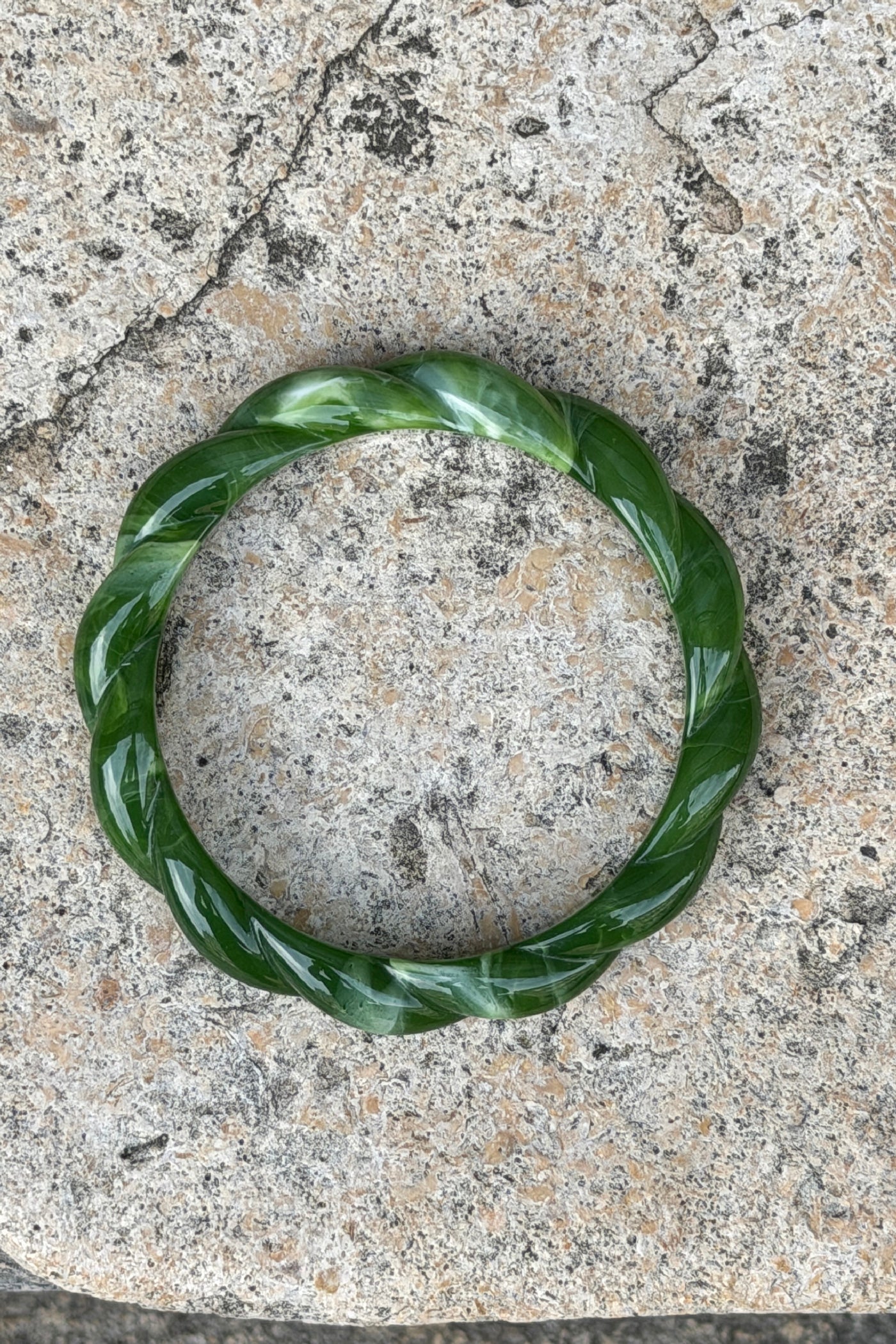 Jonc en résine torsadé vert effet marbré