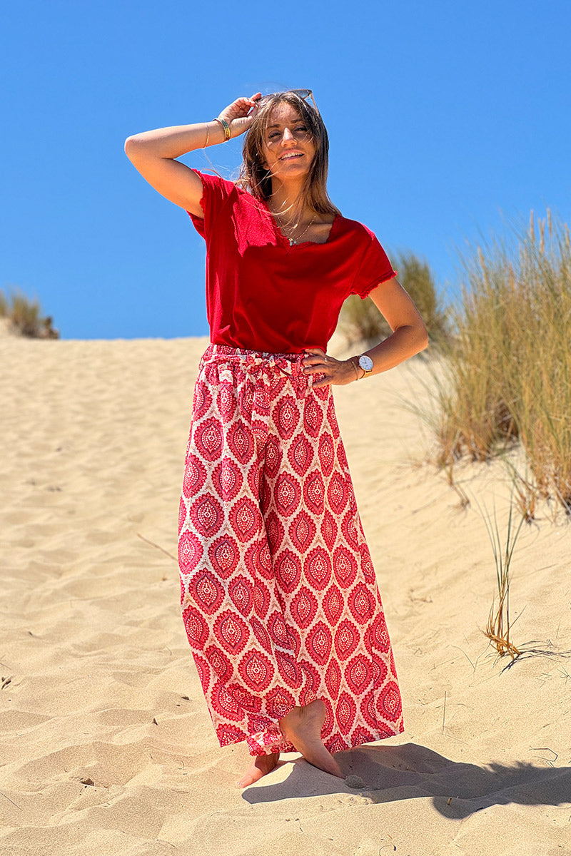 Jupe culotte fluide et large imprimé rosaces paisley rouge framboise