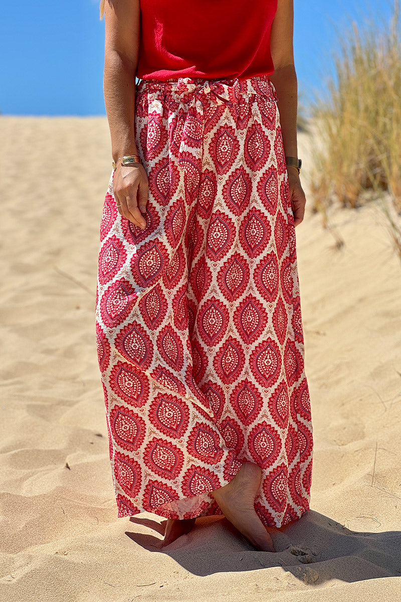 Jupe culotte fluide et large imprimé rosaces paisley rouge framboise
