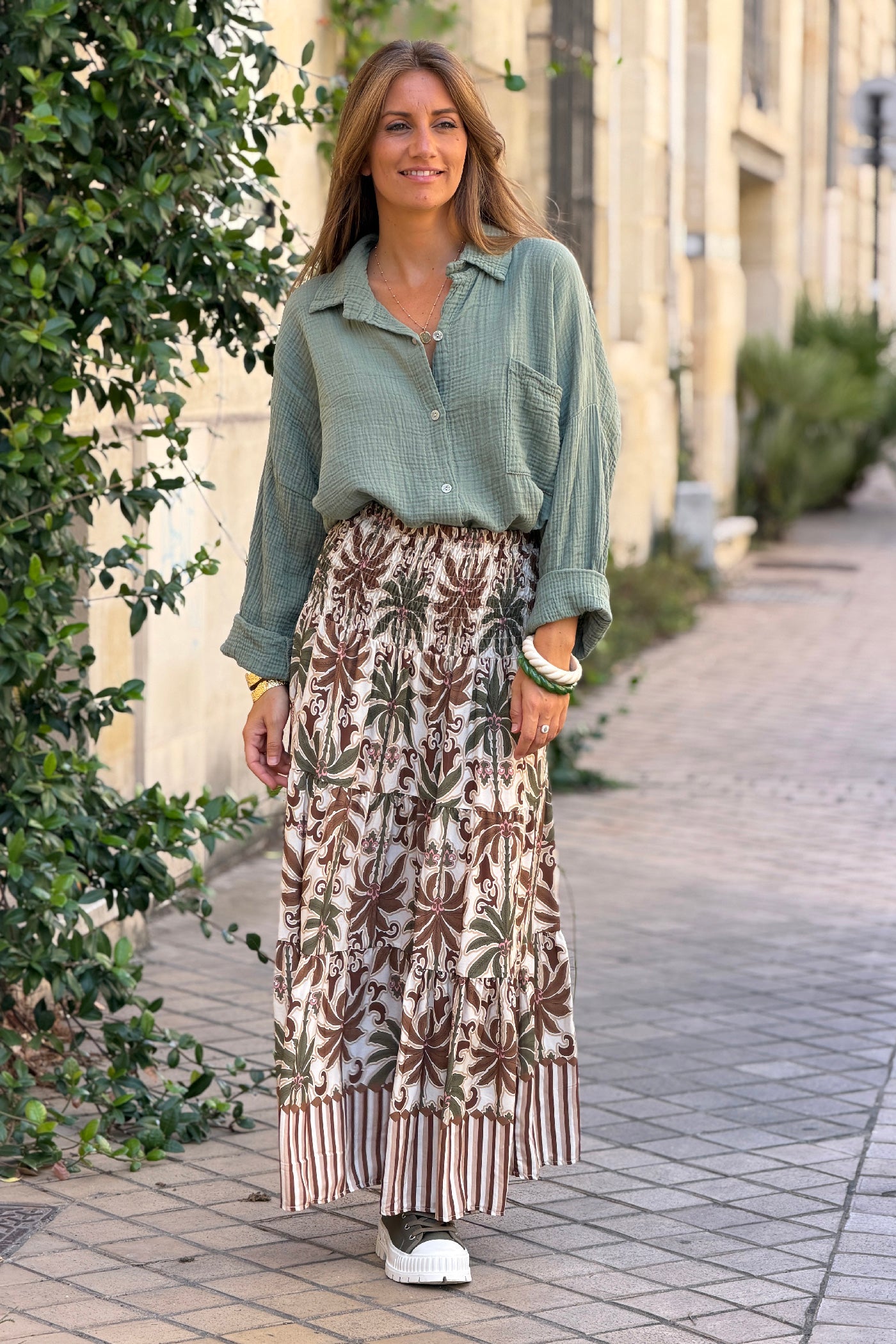Jupe fluide taille smockée imprimé palmiers kaki et marron