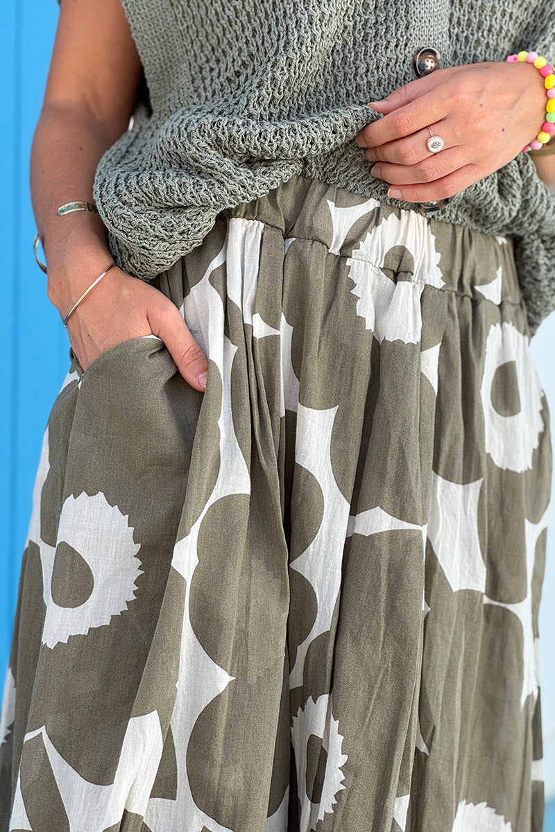 Jupe longue écrue en voile de coton doublé motifs grandes fleurs kaki
