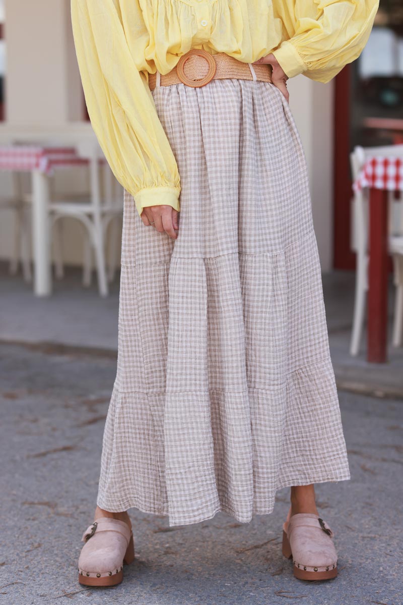 Jupe longue en gaze de coton carreaux vichy beige avec ceinture raphia