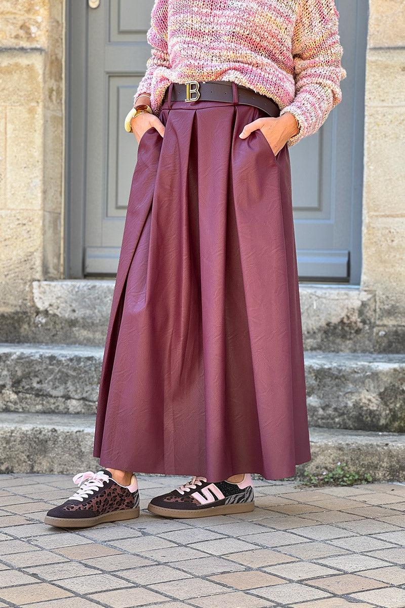 Jupe longue en simili cuir aubergine avec ceinture